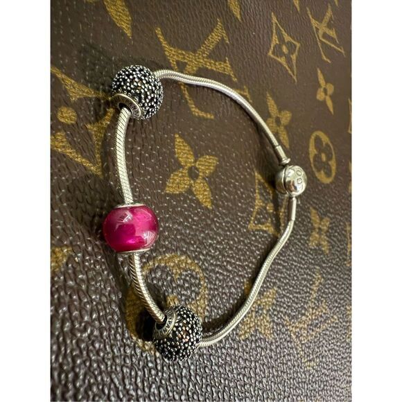 Pandora Essence Bracelet with x2 charms (spirituality, passion and freedom) - Picture 3 of 9